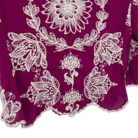 Solitaire Short Sleeve Scallop Hem Magenta Ivory Floral Embroidered Top Small - Picture 2 of 6